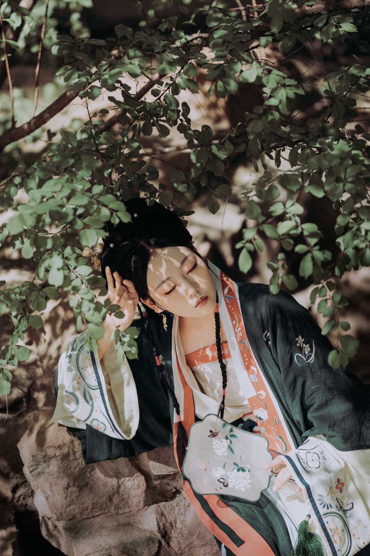 图片[14]-[YITUYU艺图语] 2021.10.06 伤春逝 茜茜 [25P] – 速更版-美库