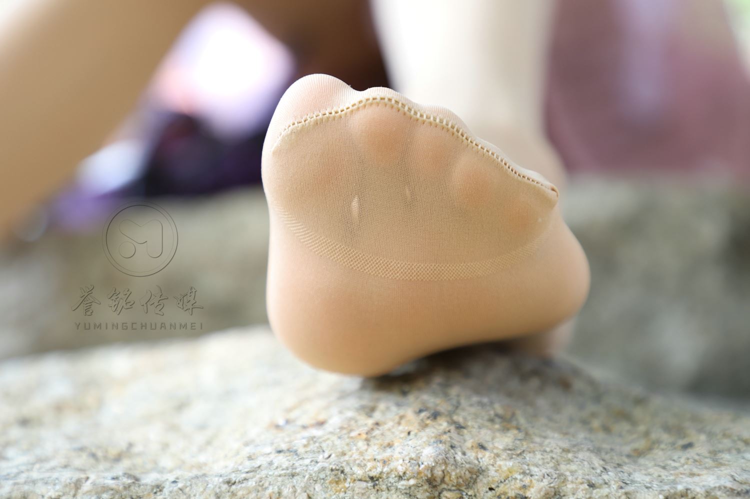 图片[11]-[誉铭传媒]袜足摄影 2019年 NO.009 肉丝裸足[121P] – 速更版-美库