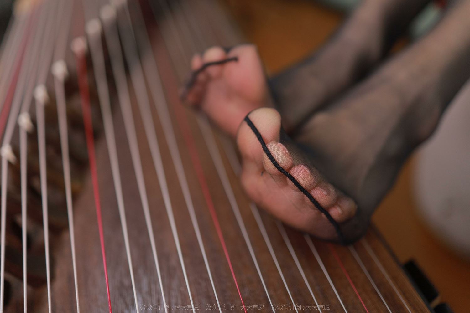 图片[24]-[IESS异思趣向] 2022.04.26 丝享家1071：小六《红裙古筝》[88P] – 速更版-美库