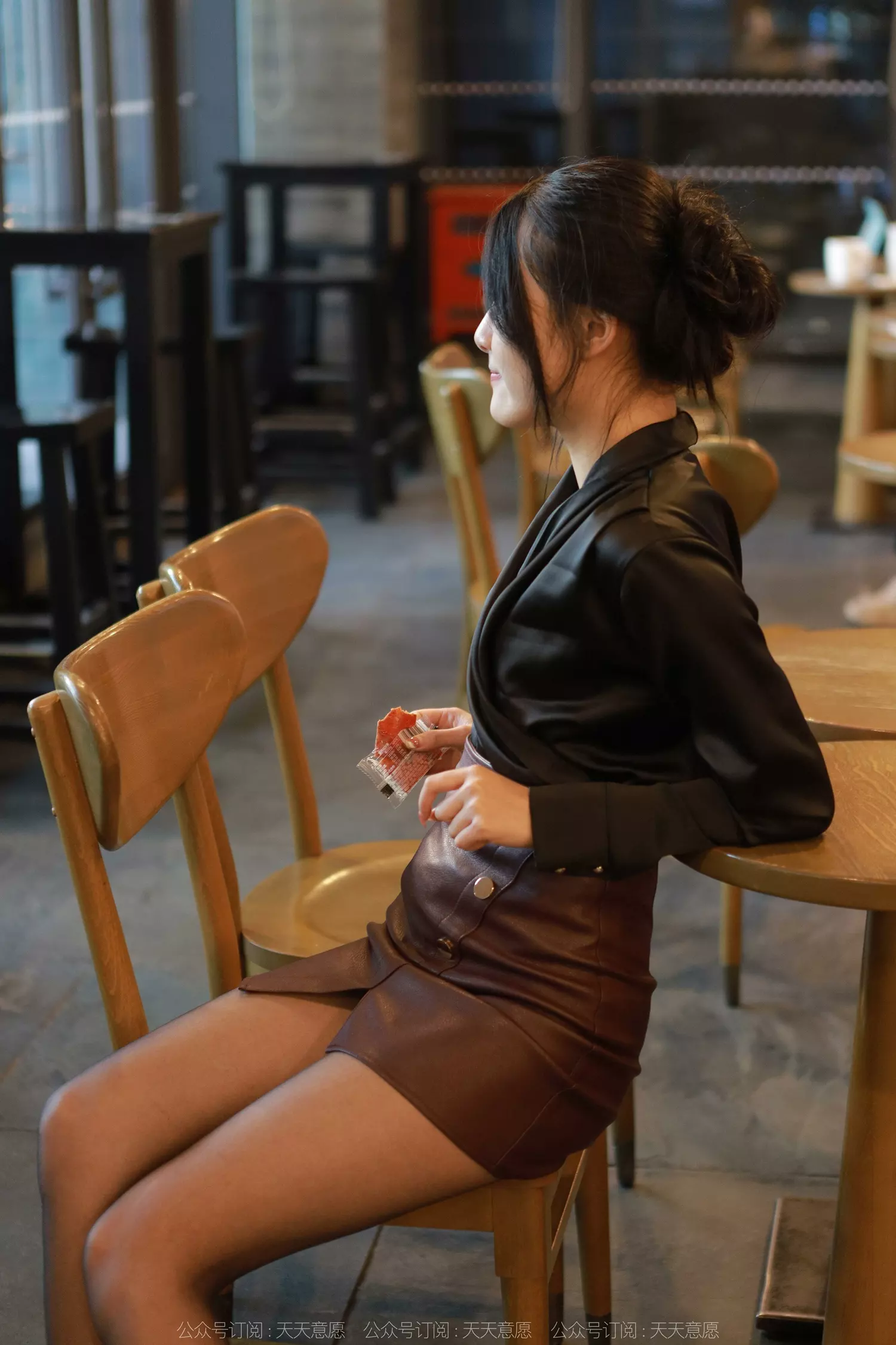 图片[21]-[IESS异思趣向] 2022.04.29 丝享家1074：婉萍《褐色皮裙》[89P] – 速更版-美库