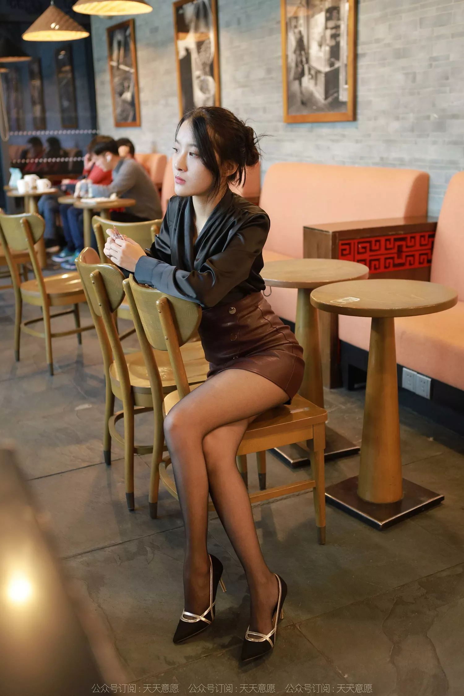 图片[22]-[IESS异思趣向] 2022.04.29 丝享家1074：婉萍《褐色皮裙》[89P] – 速更版-美库