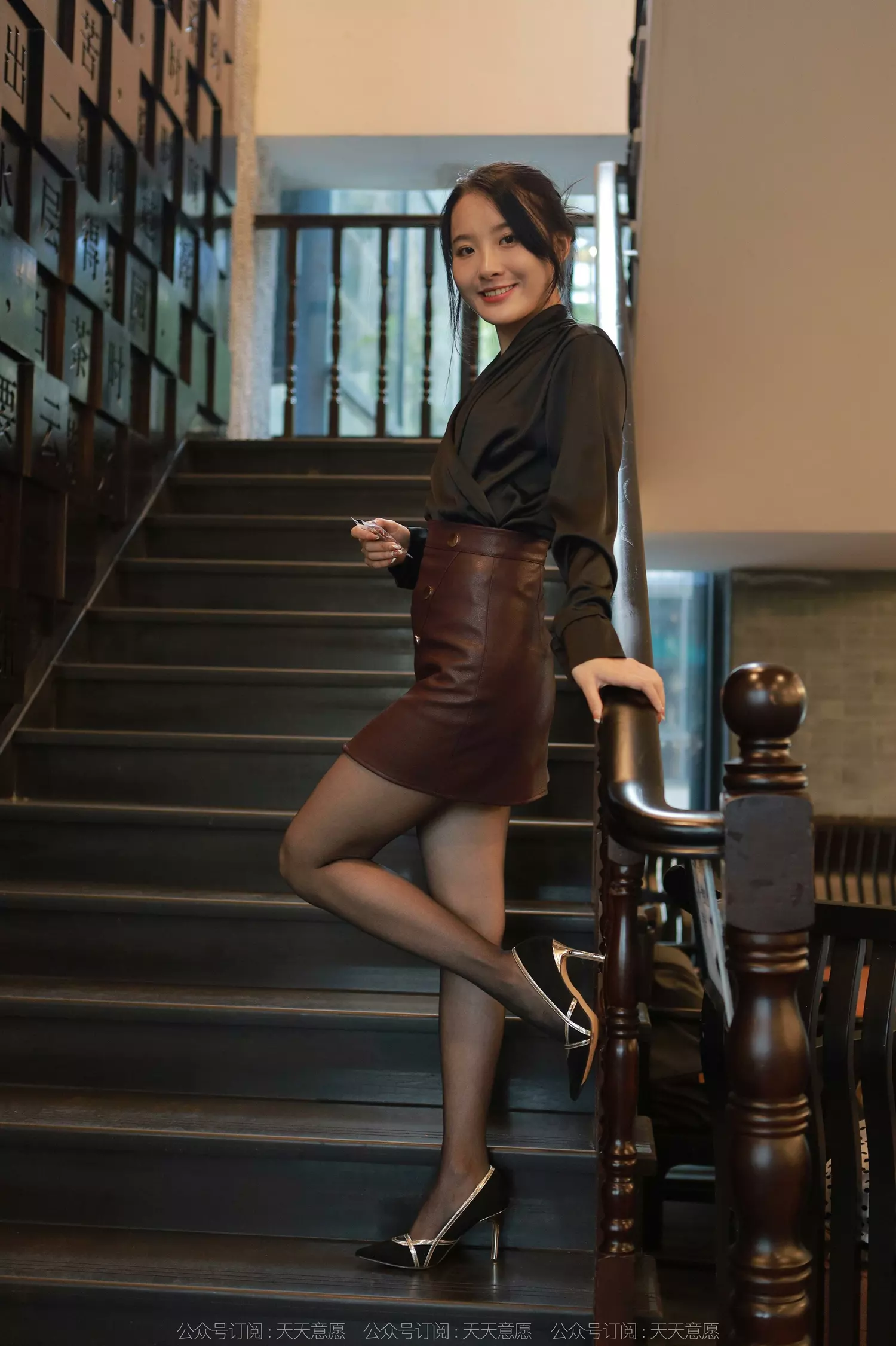 图片[63]-[IESS异思趣向] 2022.04.29 丝享家1074：婉萍《褐色皮裙》[89P] – 速更版-美库