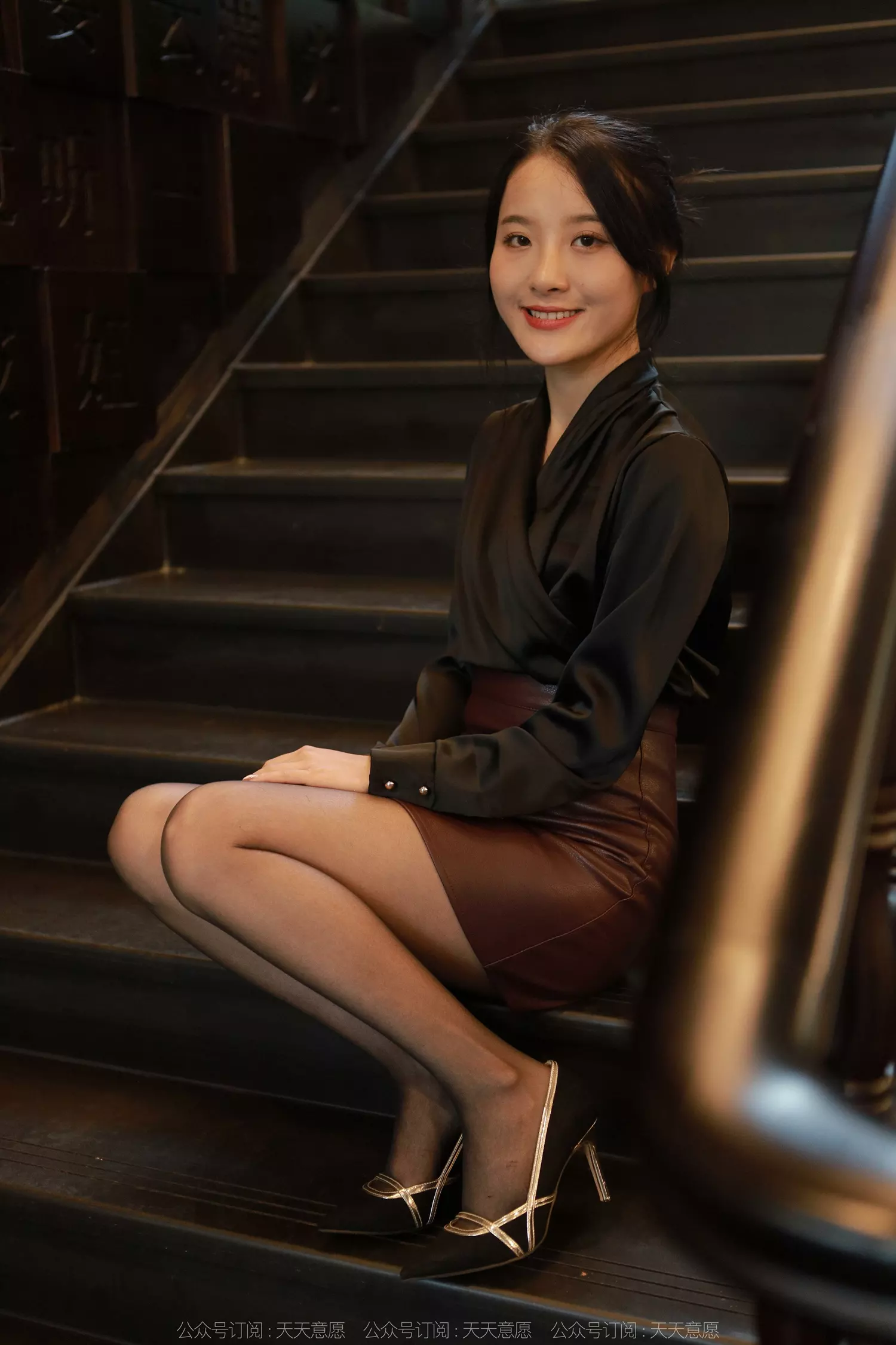 图片[85]-[IESS异思趣向] 2022.04.29 丝享家1074：婉萍《褐色皮裙》[89P] – 速更版-美库