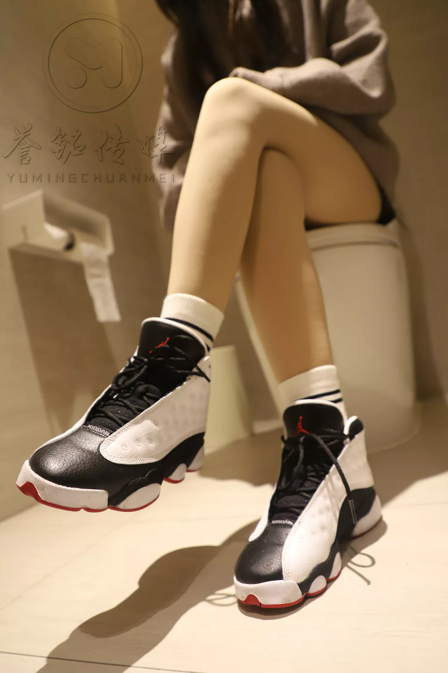 图片[19]-[誉铭传媒]袜足摄影 2019年 NO.014 卫生间丝足[140P] – 速更版-美库