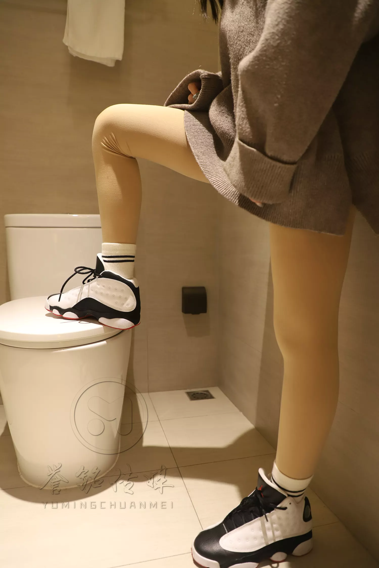 图片[21]-[誉铭传媒]袜足摄影 2019年 NO.014 卫生间丝足[140P] – 速更版-美库