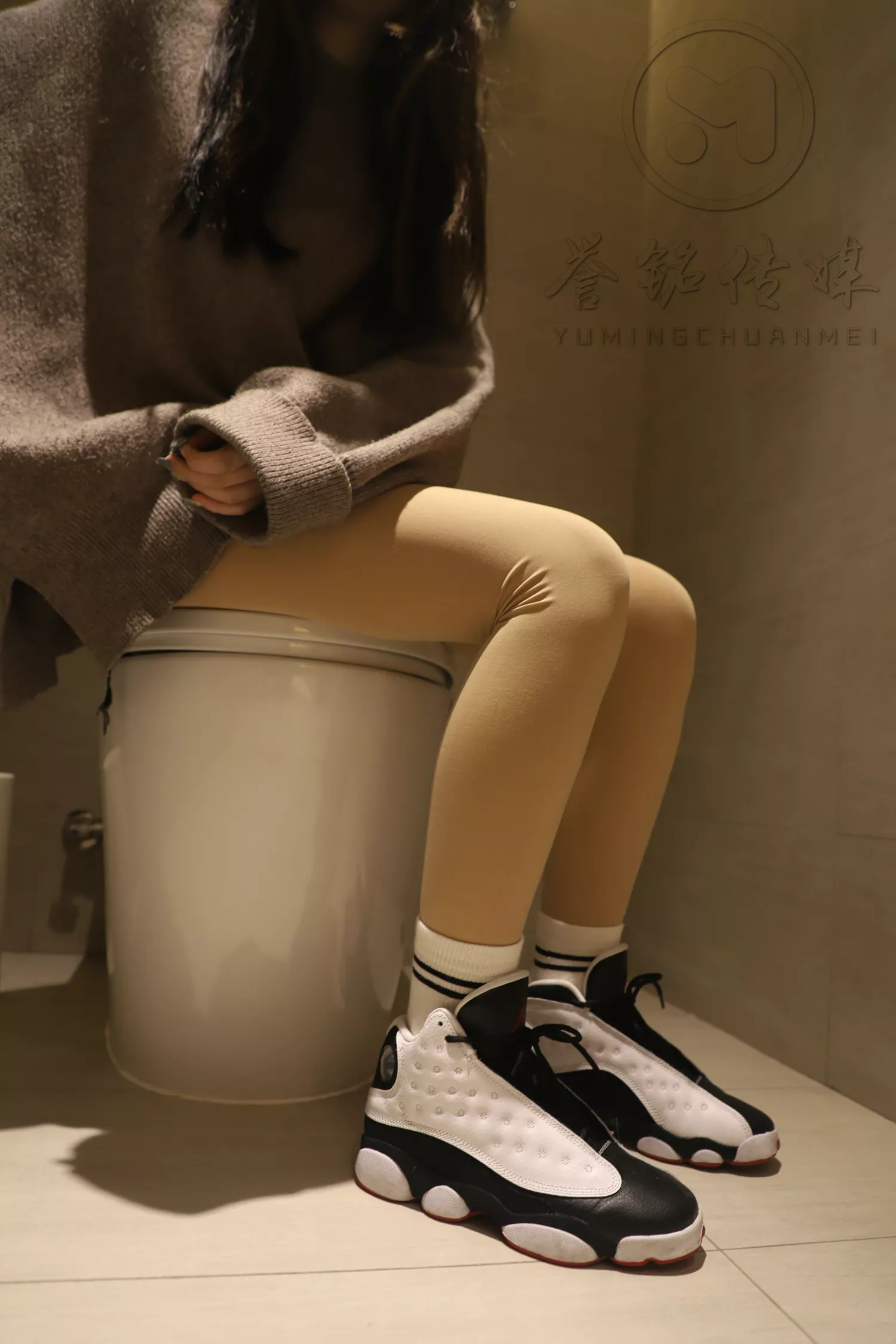 图片[26]-[誉铭传媒]袜足摄影 2019年 NO.014 卫生间丝足[140P] – 速更版-美库