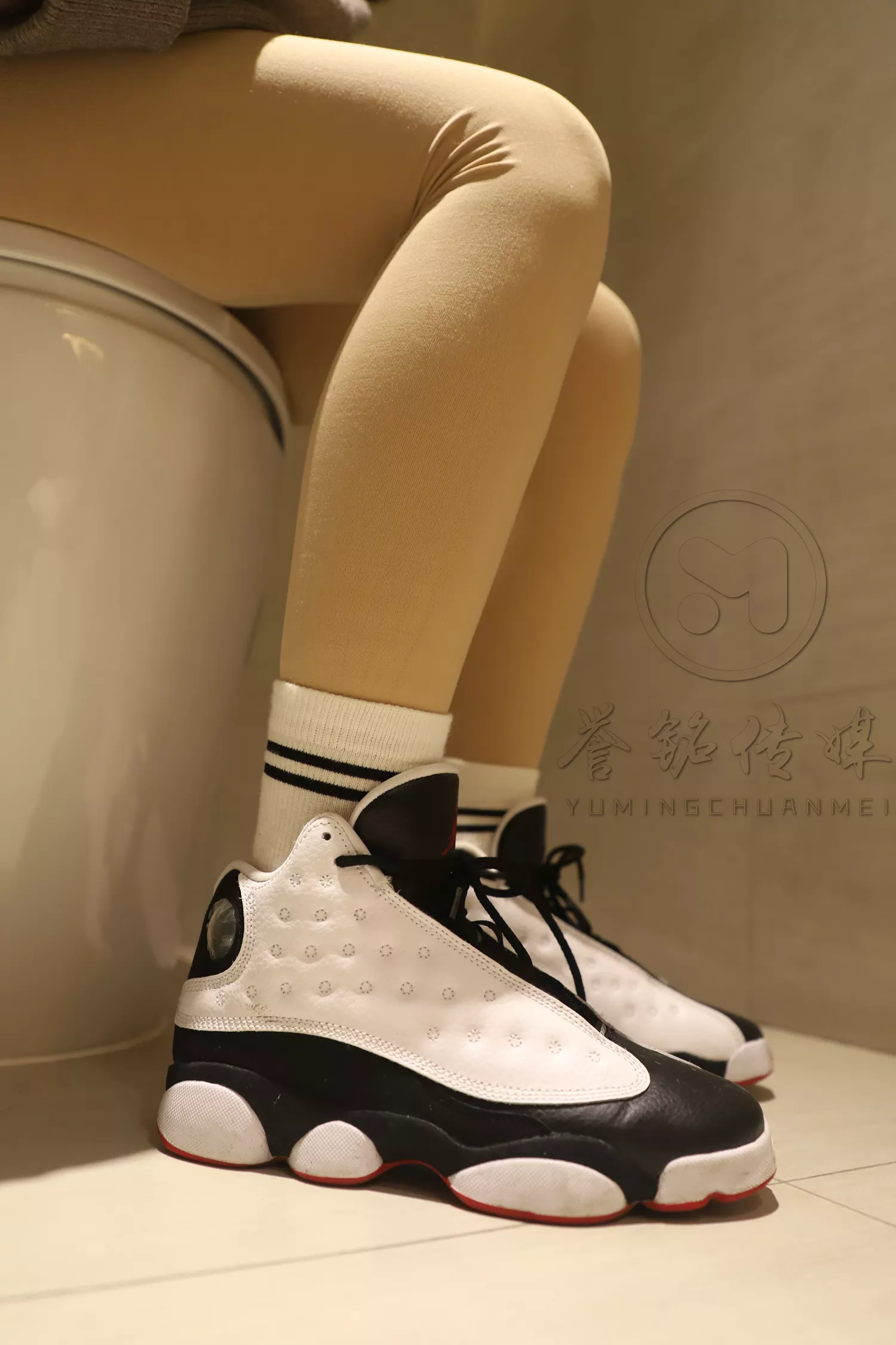 图片[27]-[誉铭传媒]袜足摄影 2019年 NO.014 卫生间丝足[140P] – 速更版-美库