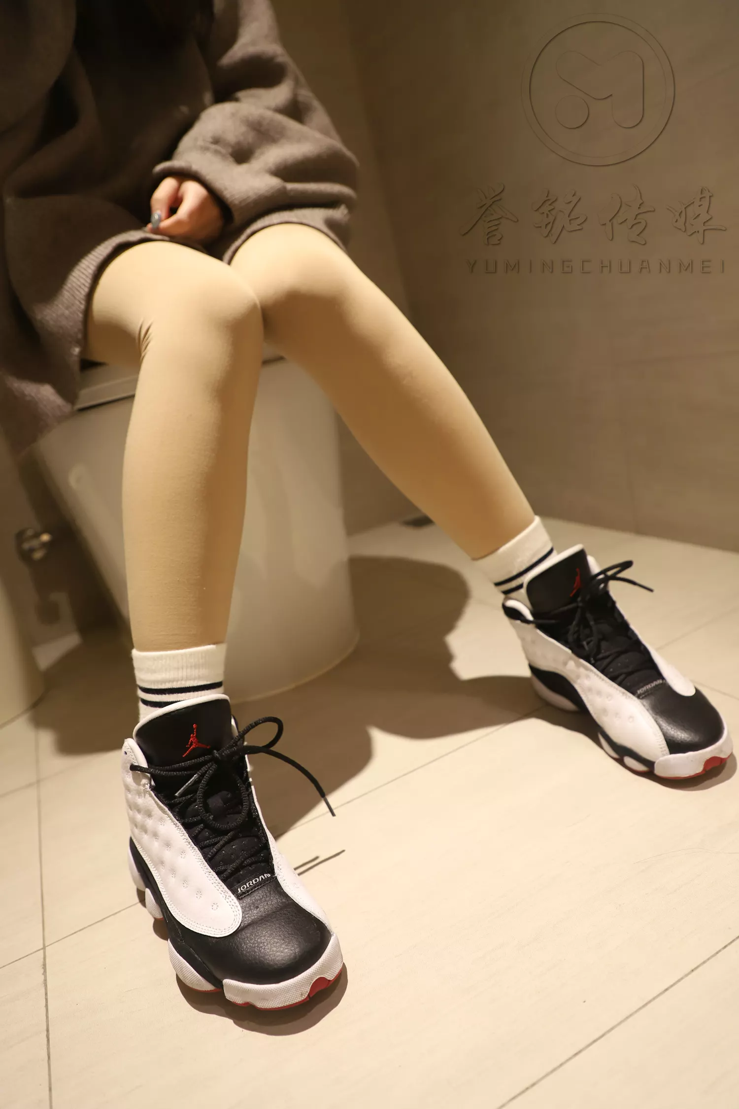 图片[29]-[誉铭传媒]袜足摄影 2019年 NO.014 卫生间丝足[140P] – 速更版-美库