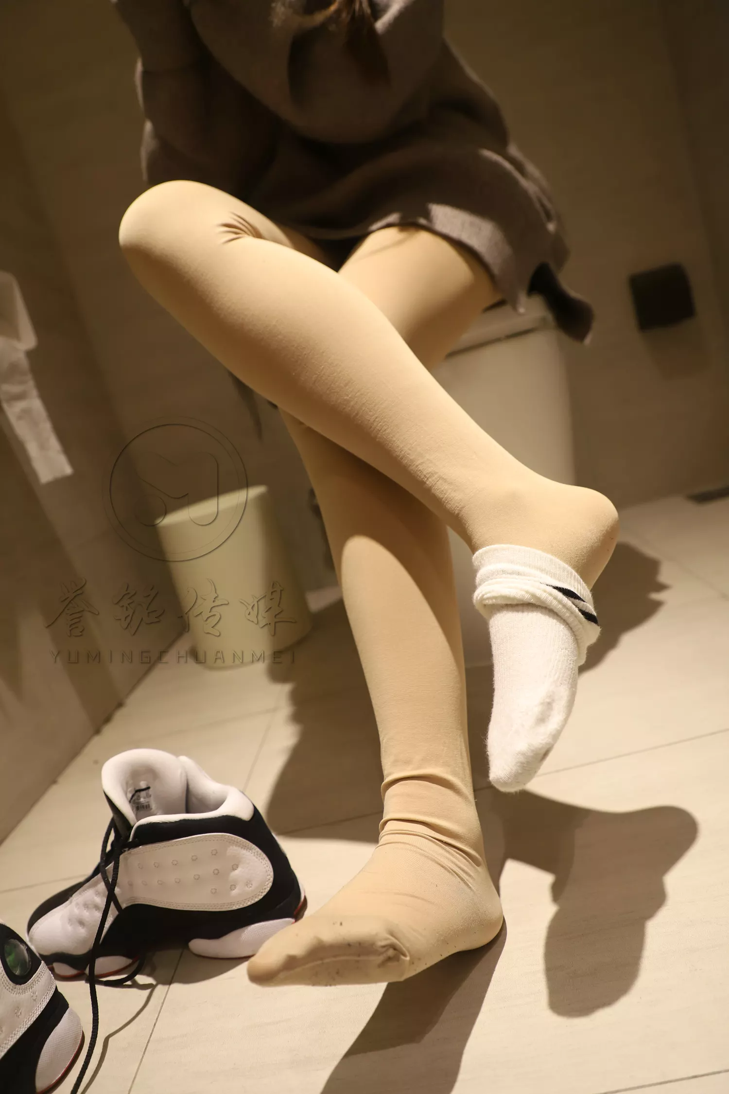 图片[93]-[誉铭传媒]袜足摄影 2019年 NO.014 卫生间丝足[140P] – 速更版-美库