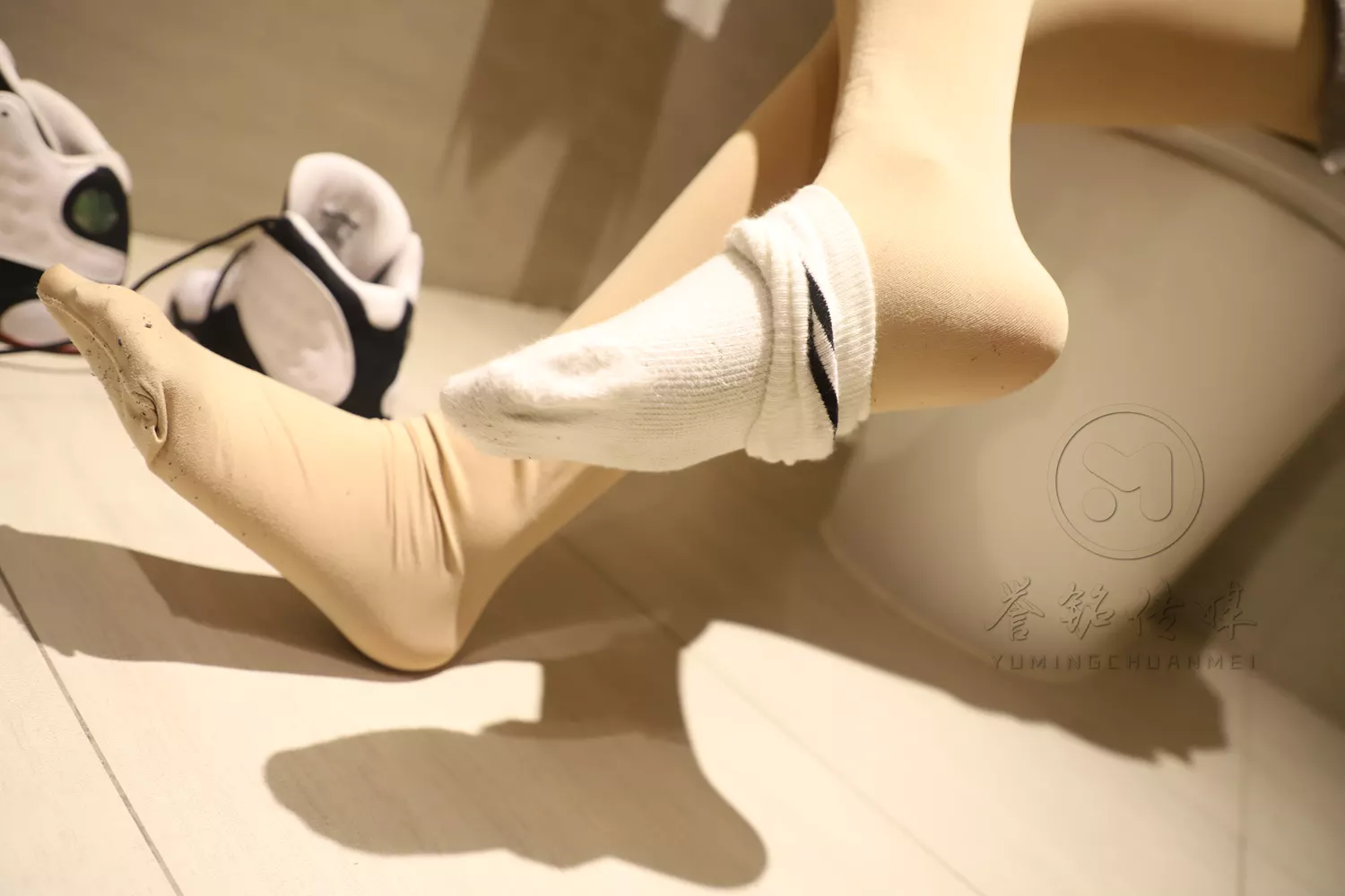 图片[94]-[誉铭传媒]袜足摄影 2019年 NO.014 卫生间丝足[140P] – 速更版-美库