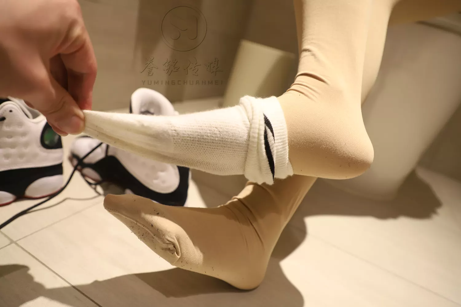 图片[95]-[誉铭传媒]袜足摄影 2019年 NO.014 卫生间丝足[140P] – 速更版-美库