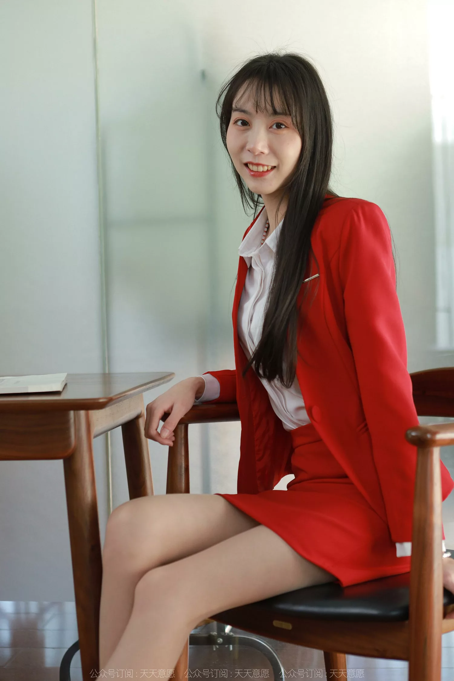 图片[17]-[IESS异思趣向] 2022.05.03 丝享家1077：团团《红裙丽人大长腿》[89P] – 速更版-美库