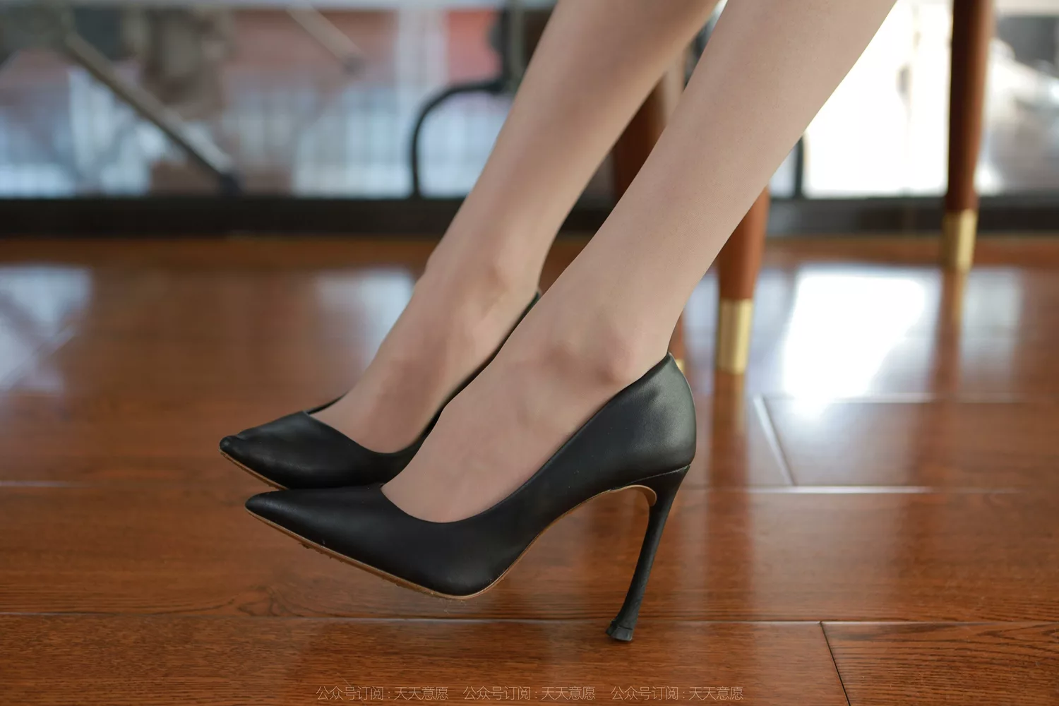 图片[22]-[IESS异思趣向] 2022.05.03 丝享家1077：团团《红裙丽人大长腿》[89P] – 速更版-美库