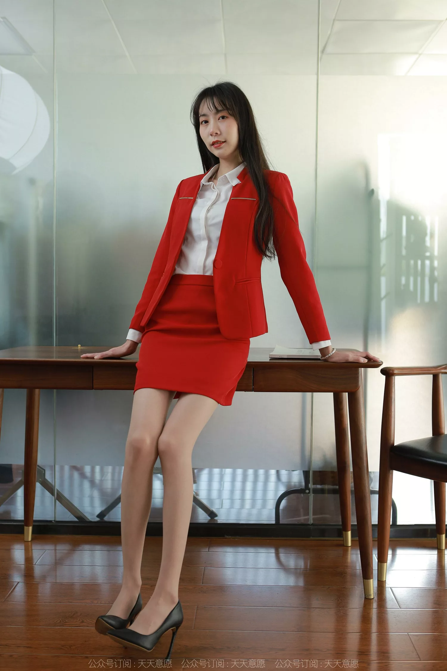 图片[30]-[IESS异思趣向] 2022.05.03 丝享家1077：团团《红裙丽人大长腿》[89P] – 速更版-美库