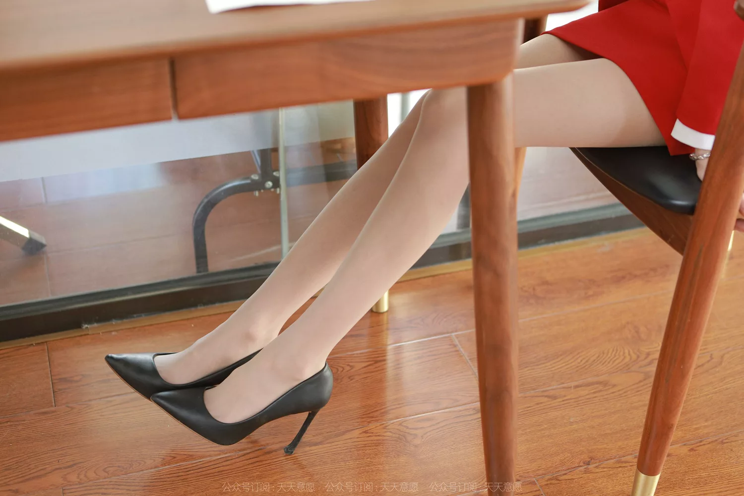 图片[33]-[IESS异思趣向] 2022.05.03 丝享家1077：团团《红裙丽人大长腿》[89P] – 速更版-美库