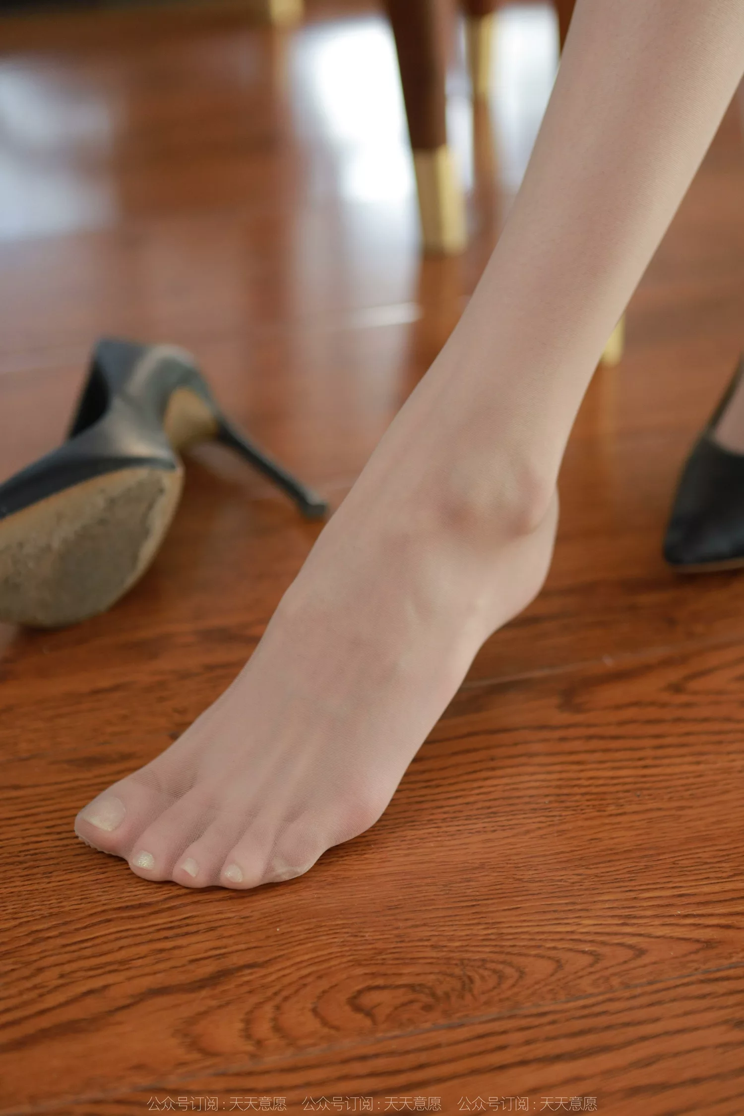 图片[57]-[IESS异思趣向] 2022.05.03 丝享家1077：团团《红裙丽人大长腿》[89P] – 速更版-美库