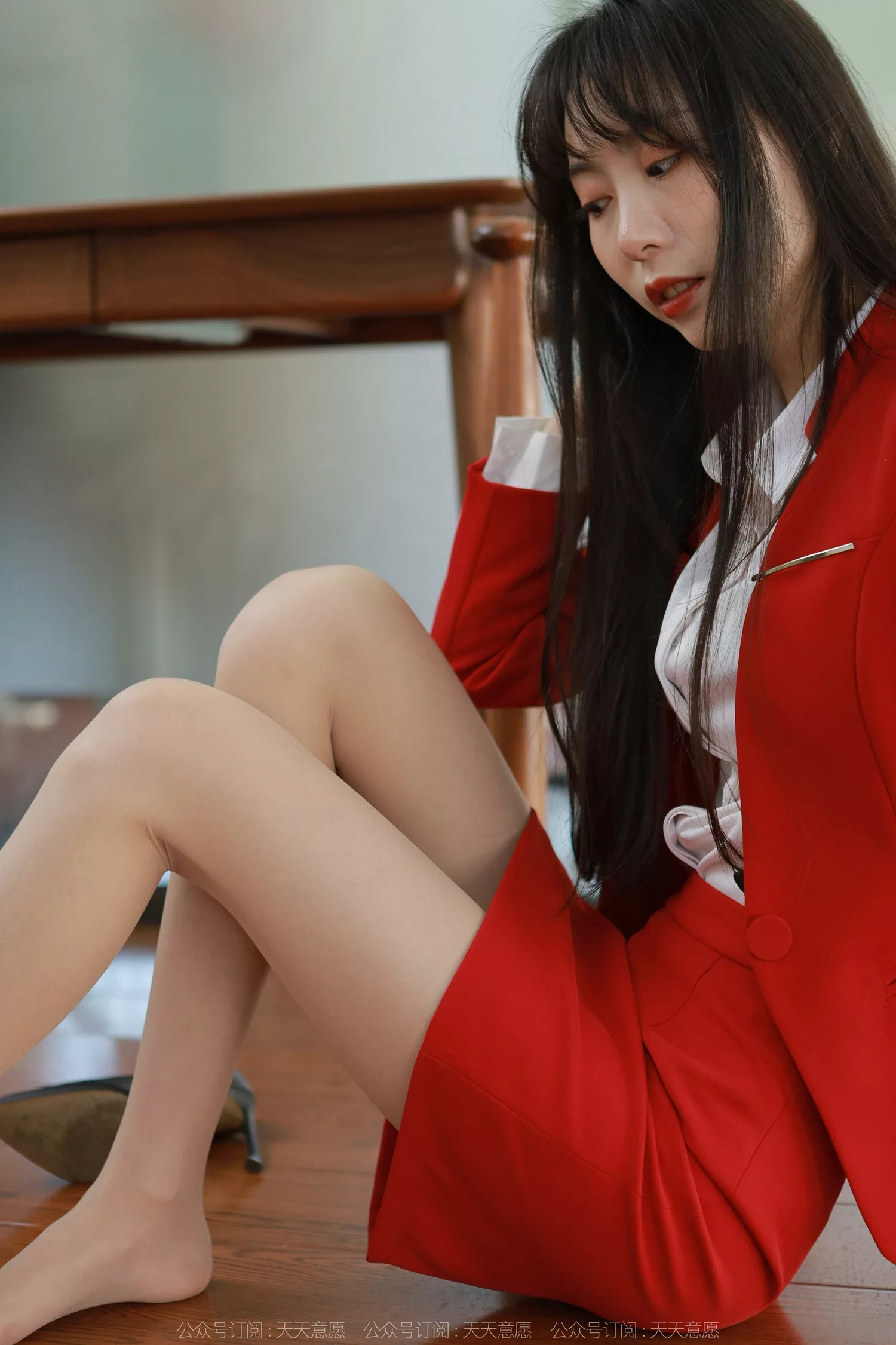 图片[62]-[IESS异思趣向] 2022.05.03 丝享家1077：团团《红裙丽人大长腿》[89P] – 速更版-美库