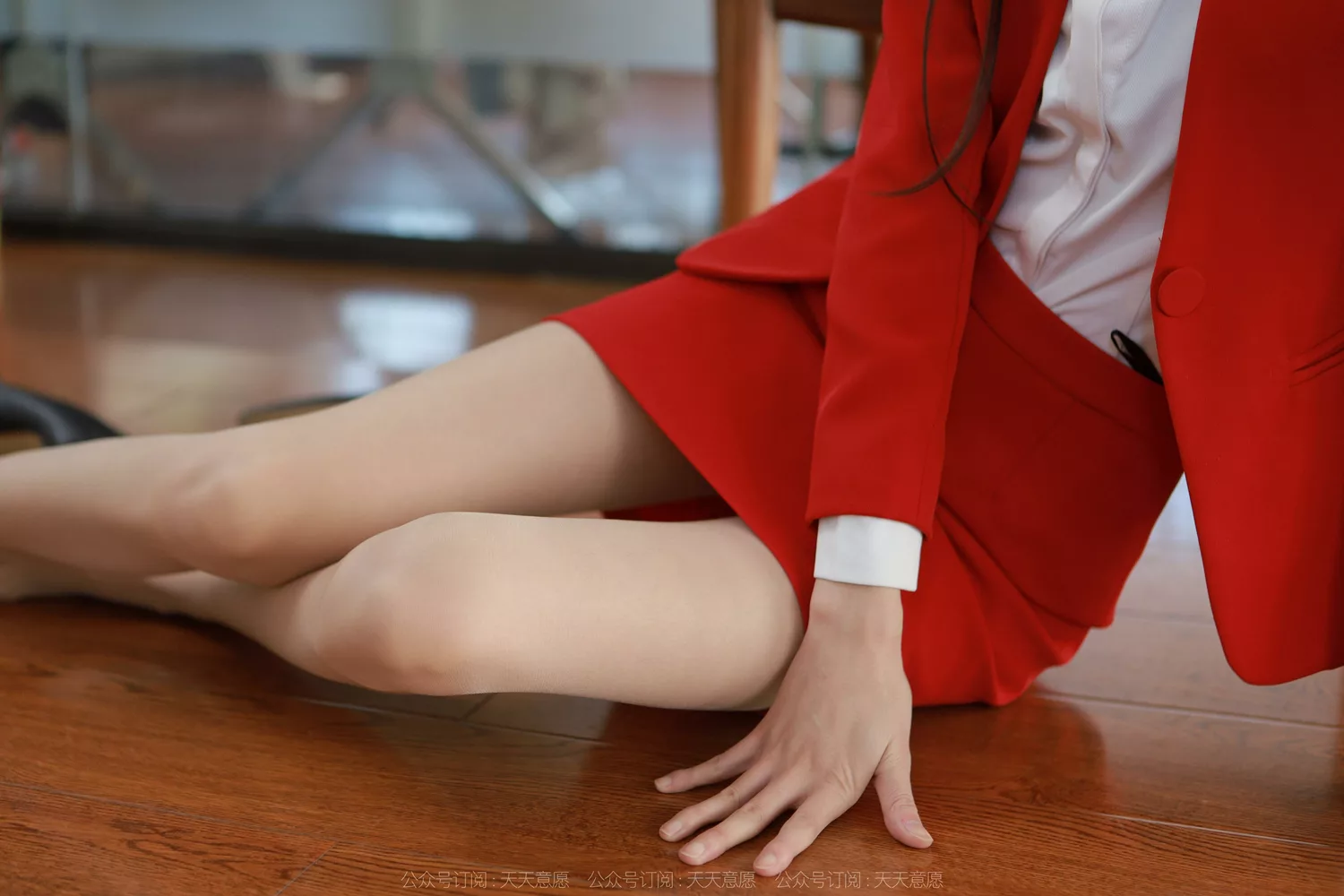 图片[64]-[IESS异思趣向] 2022.05.03 丝享家1077：团团《红裙丽人大长腿》[89P] – 速更版-美库