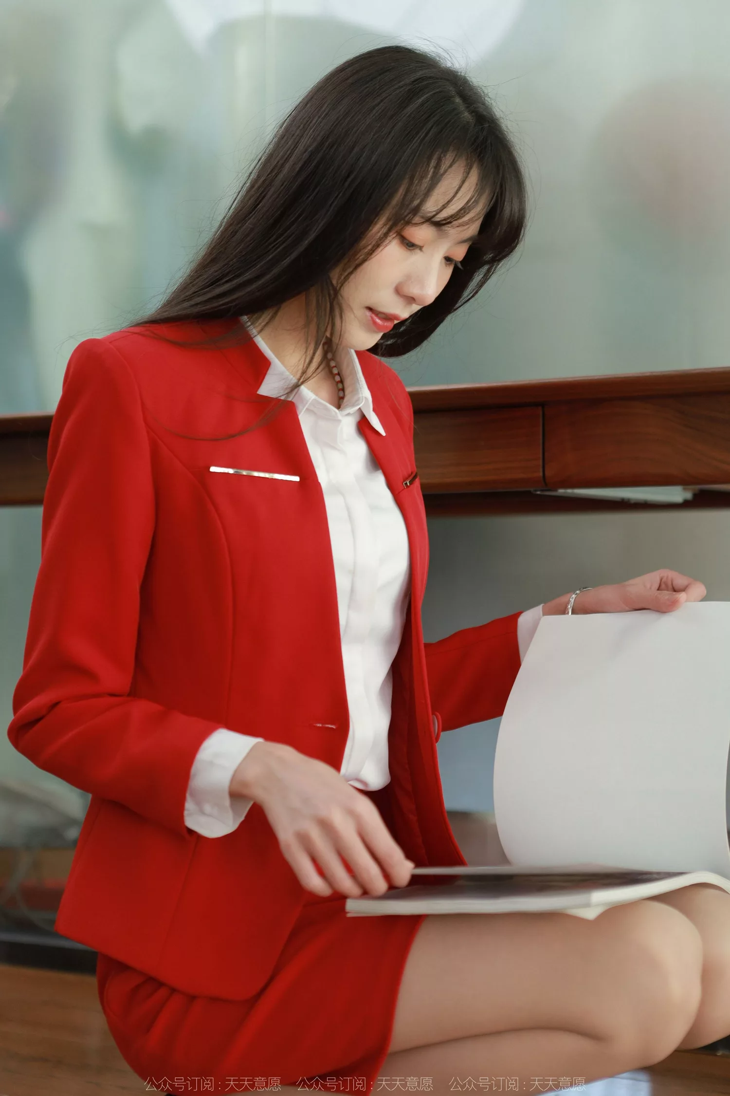 图片[76]-[IESS异思趣向] 2022.05.03 丝享家1077：团团《红裙丽人大长腿》[89P] – 速更版-美库