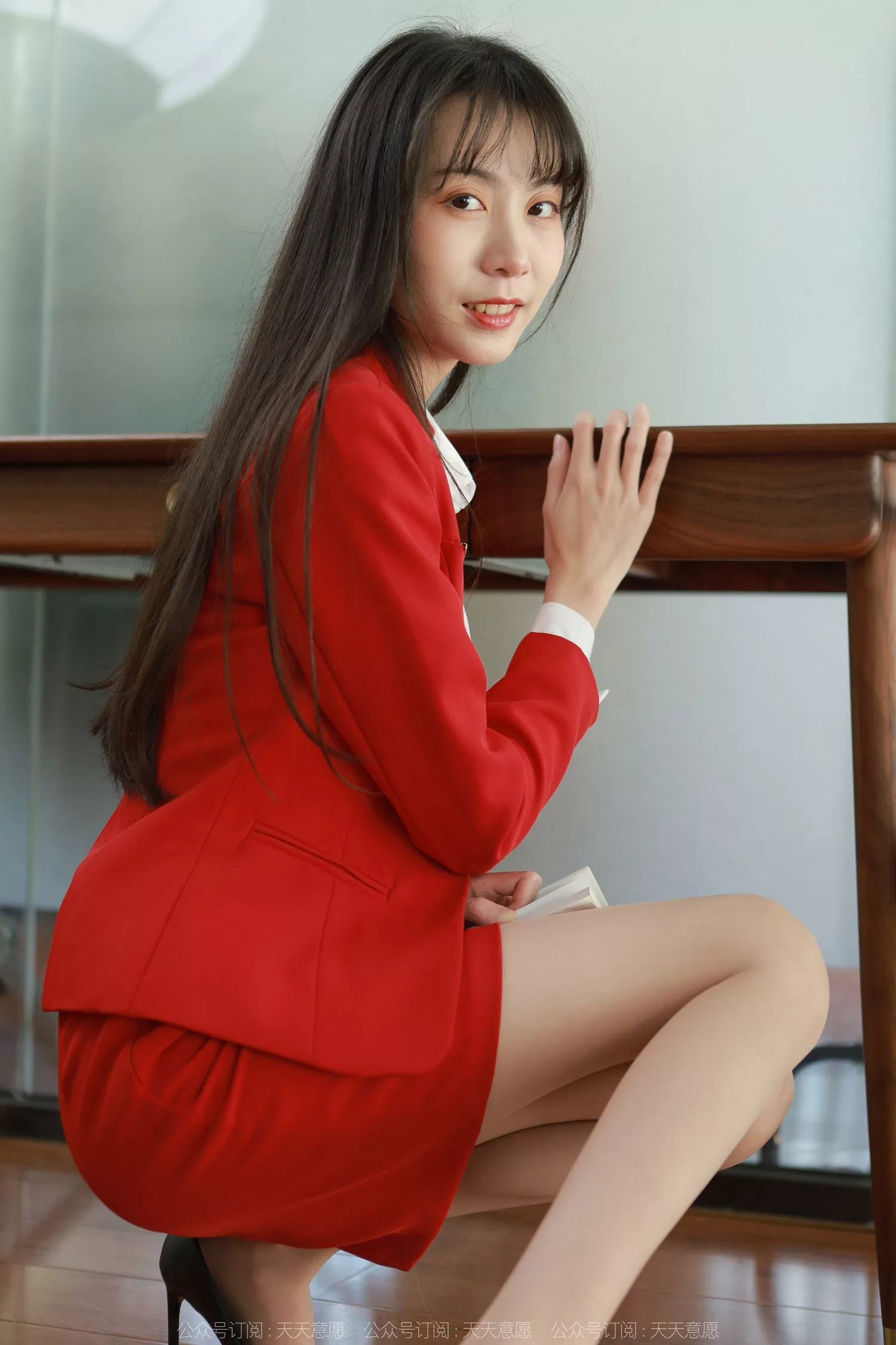 图片[80]-[IESS异思趣向] 2022.05.03 丝享家1077：团团《红裙丽人大长腿》[89P] – 速更版-美库