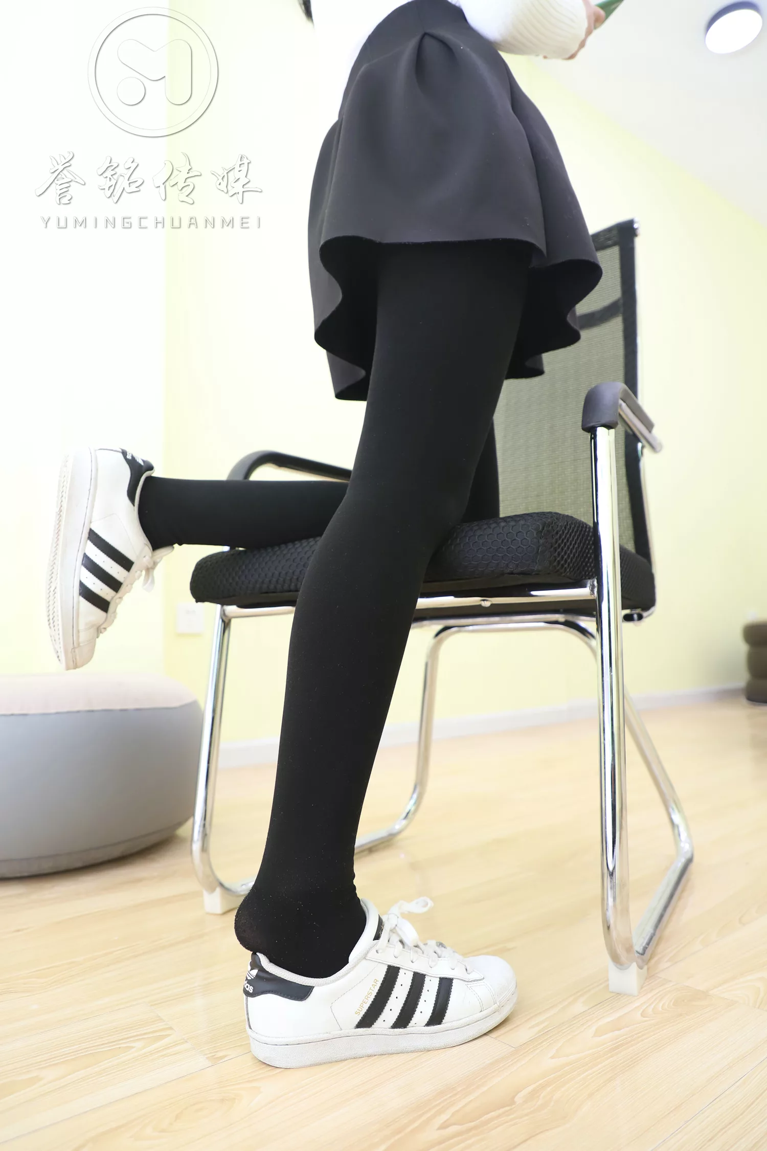 图片[20]-[誉铭传媒]袜足摄影 2019年 NO.018 时尚板鞋厚袜裸足[130P] – 速更版-美库