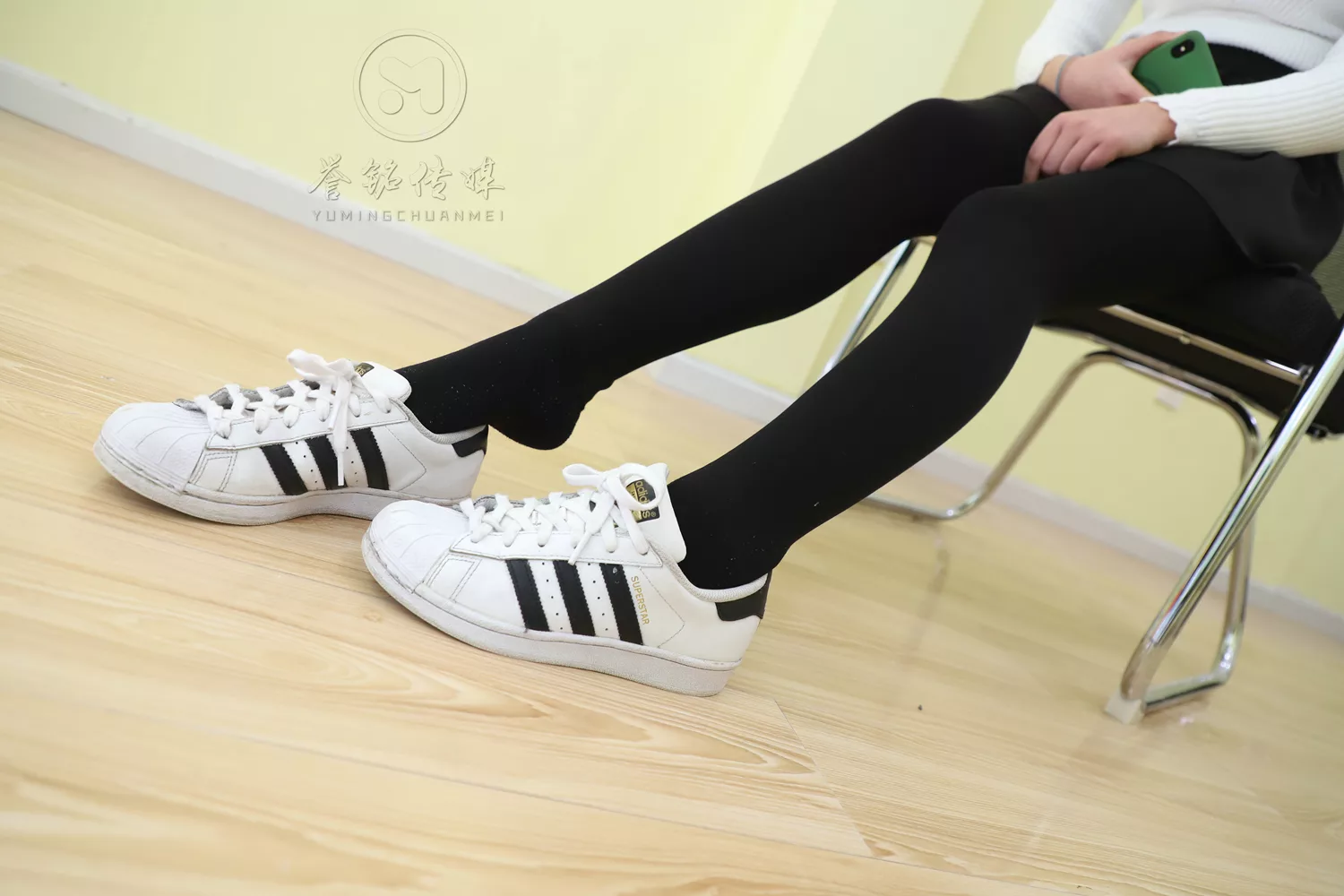 图片[30]-[誉铭传媒]袜足摄影 2019年 NO.018 时尚板鞋厚袜裸足[130P] – 速更版-美库