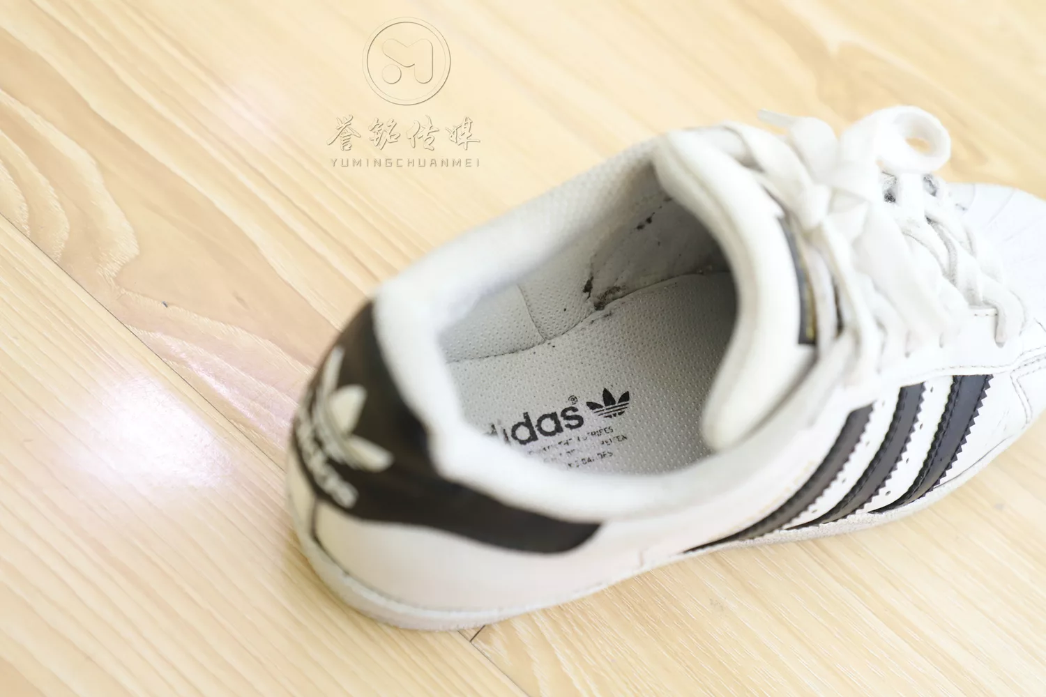 图片[34]-[誉铭传媒]袜足摄影 2019年 NO.018 时尚板鞋厚袜裸足[130P] – 速更版-美库