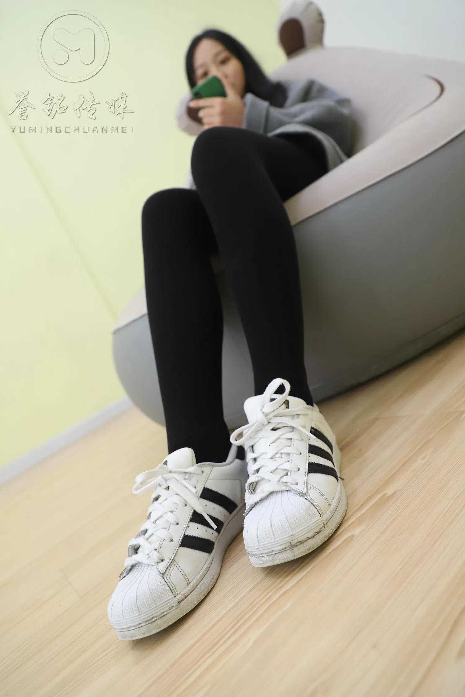 图片[130]-[誉铭传媒]袜足摄影 2019年 NO.018 时尚板鞋厚袜裸足[130P] – 速更版-美库