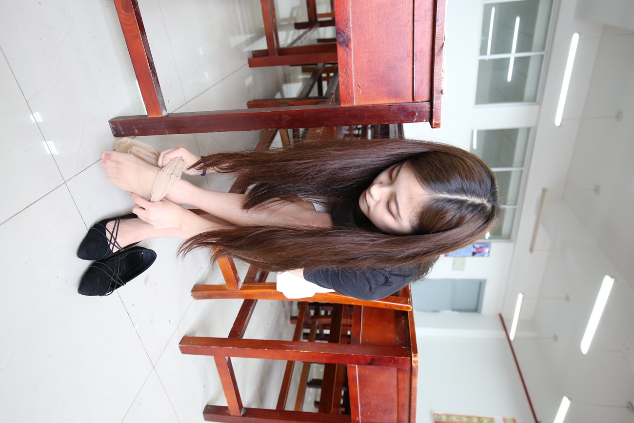 图片[11]-大西瓜爱牙膏-2019 7月活动 模特1（一） 教室裸足 [117P] – 速更版-美库