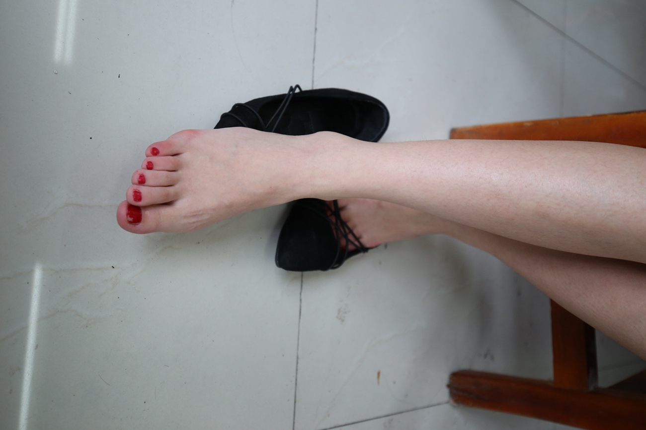 图片[13]-大西瓜爱牙膏-2019 7月活动 模特1（一） 教室裸足 [117P] – 速更版-美库