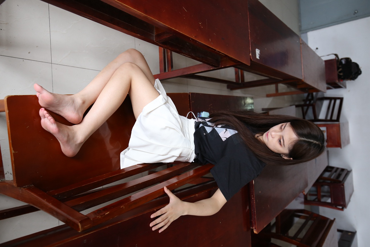 图片[54]-大西瓜爱牙膏-2019 7月活动 模特1（一） 教室裸足 [117P] – 速更版-美库