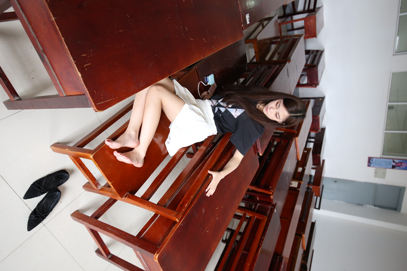 图片[56]-大西瓜爱牙膏-2019 7月活动 模特1（一） 教室裸足 [117P] – 速更版-美库