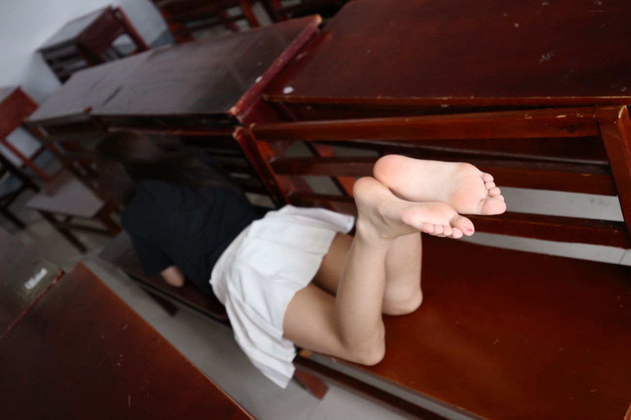 图片[71]-大西瓜爱牙膏-2019 7月活动 模特1（一） 教室裸足 [117P] – 速更版-美库