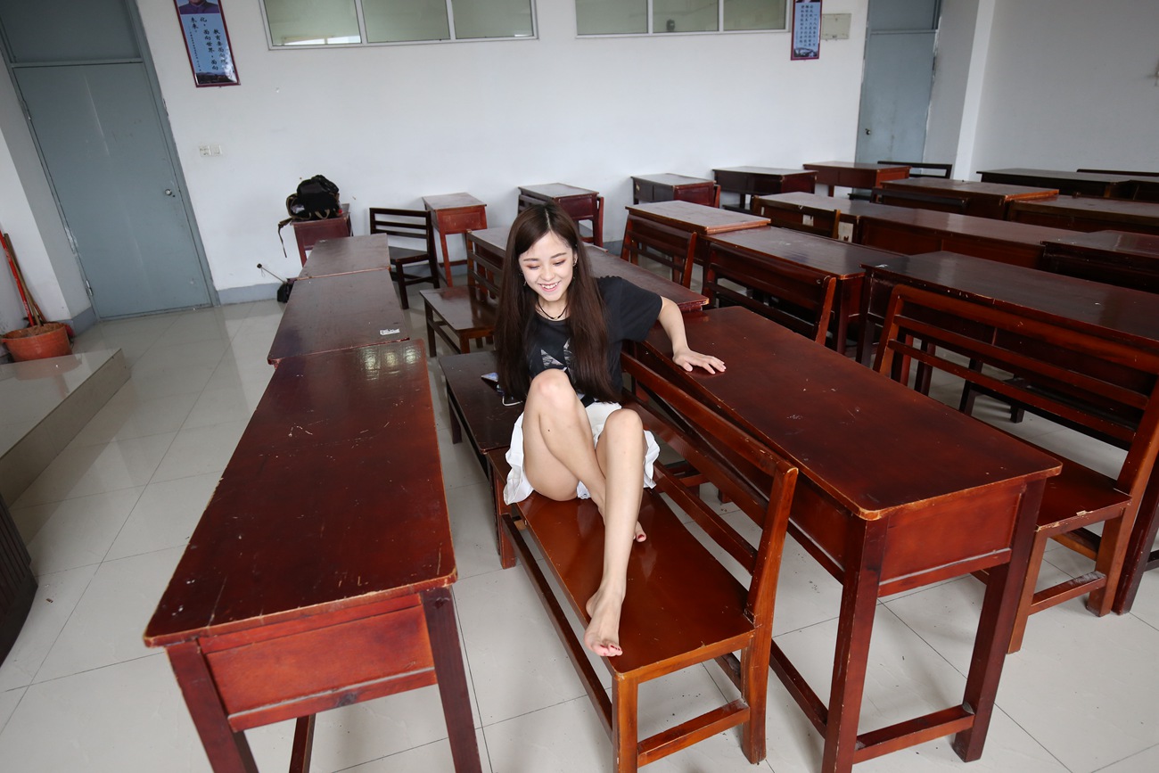 图片[90]-大西瓜爱牙膏-2019 7月活动 模特1（一） 教室裸足 [117P] – 速更版-美库