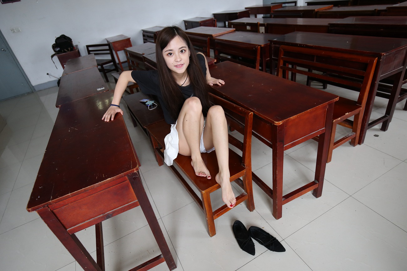 图片[93]-大西瓜爱牙膏-2019 7月活动 模特1（一） 教室裸足 [117P] – 速更版-美库