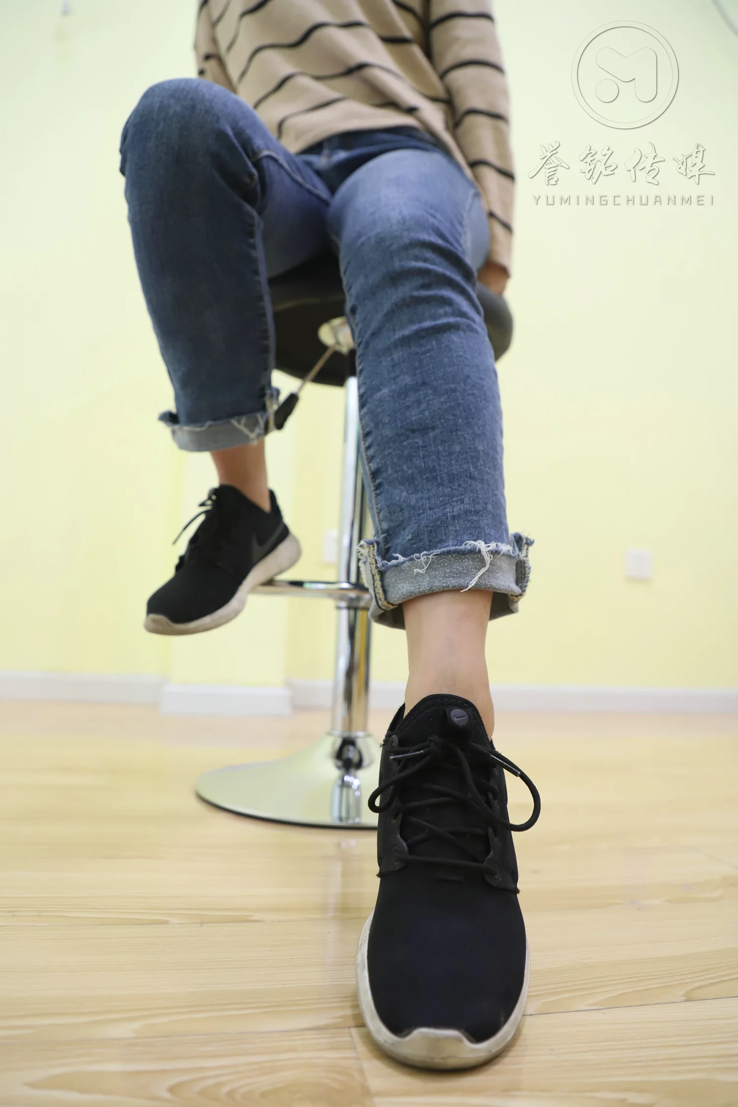 图片[16]-[誉铭传媒]袜足摄影 2019年 NO.023 人美足靓[130P] – 速更版-美库