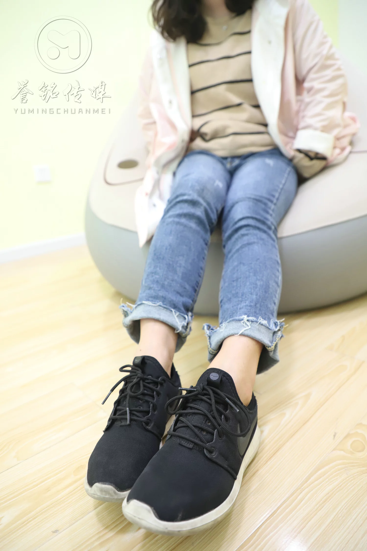 图片[130]-[誉铭传媒]袜足摄影 2019年 NO.023 人美足靓[130P] – 速更版-美库