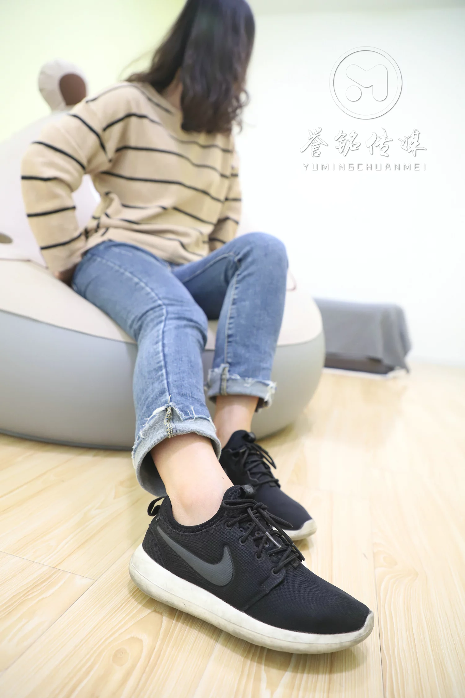 图片[131]-[誉铭传媒]袜足摄影 2019年 NO.023 人美足靓[130P] – 速更版-美库