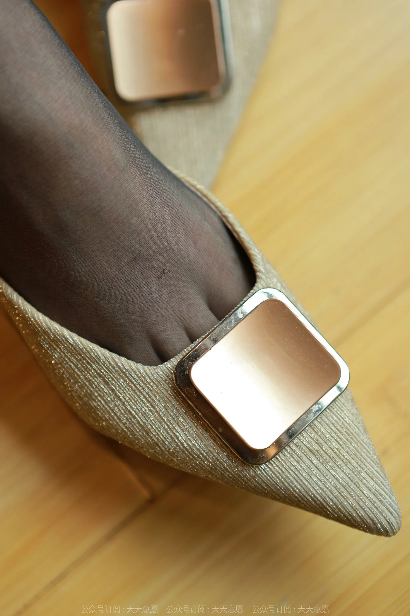 图片[17]-[IESS异思趣向] 2022.05.08 丝享家1082：小宝《红裙女神》[77P] – 速更版-美库