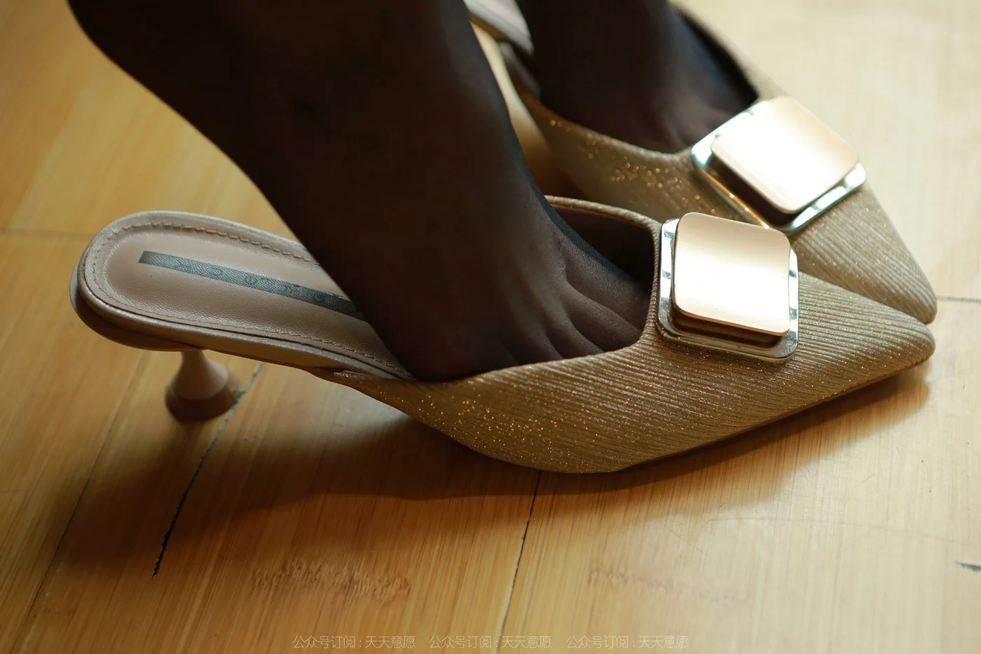 图片[22]-[IESS异思趣向] 2022.05.08 丝享家1082：小宝《红裙女神》[77P] – 速更版-美库