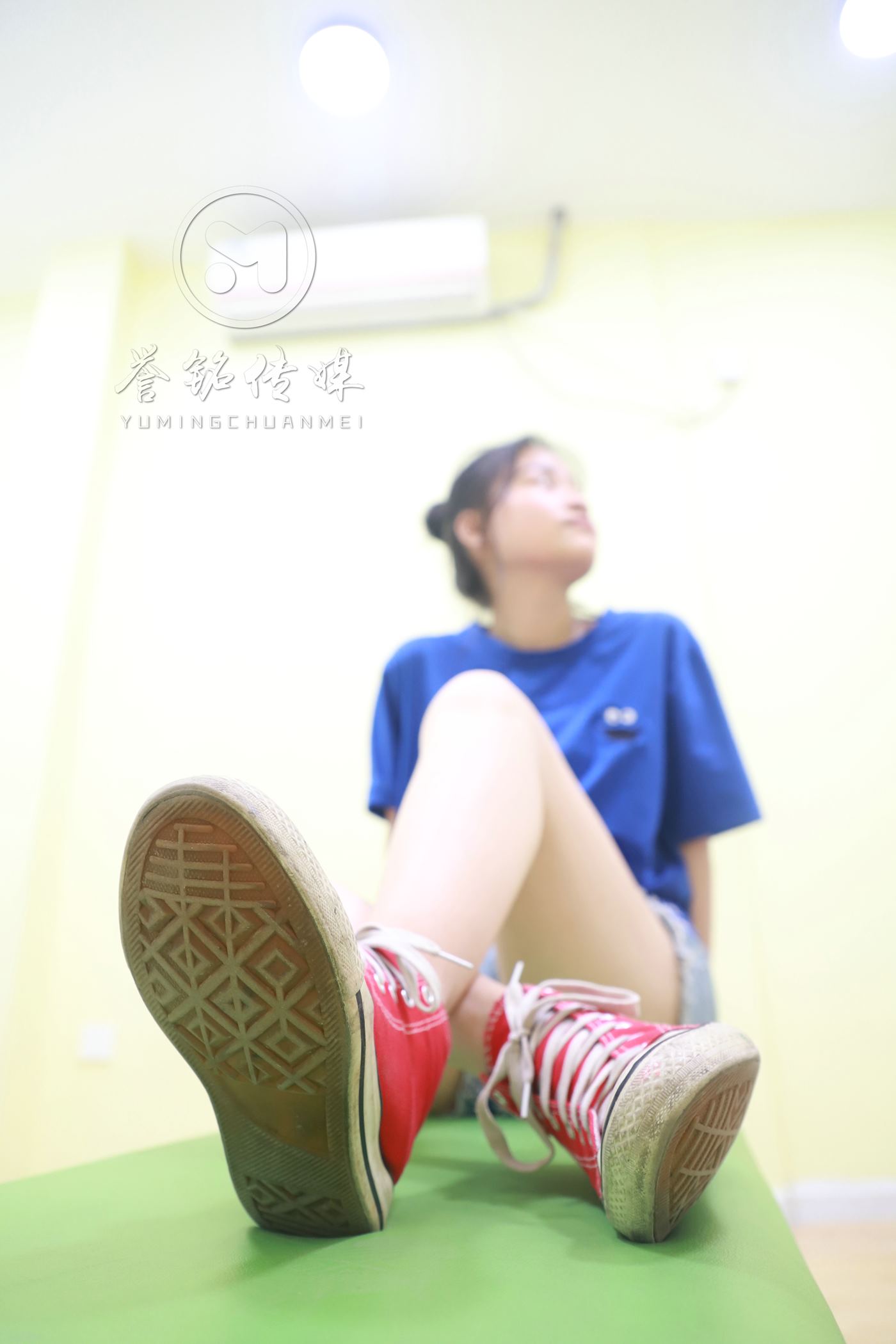 图片[20]-[誉铭传媒]袜足摄影 2019年 NO.038 牛仔短裤妹子的裸足[134P] – 速更版-美库