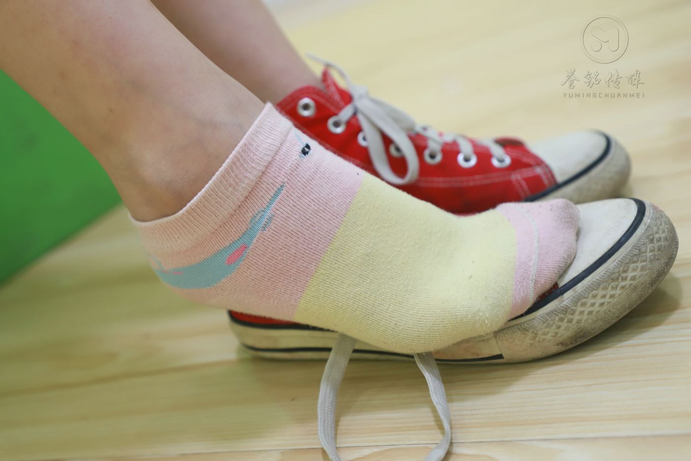 图片[41]-[誉铭传媒]袜足摄影 2019年 NO.038 牛仔短裤妹子的裸足[134P] – 速更版-美库