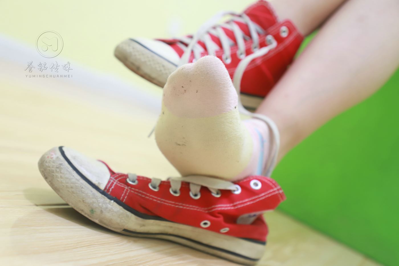 图片[62]-[誉铭传媒]袜足摄影 2019年 NO.038 牛仔短裤妹子的裸足[134P] – 速更版-美库