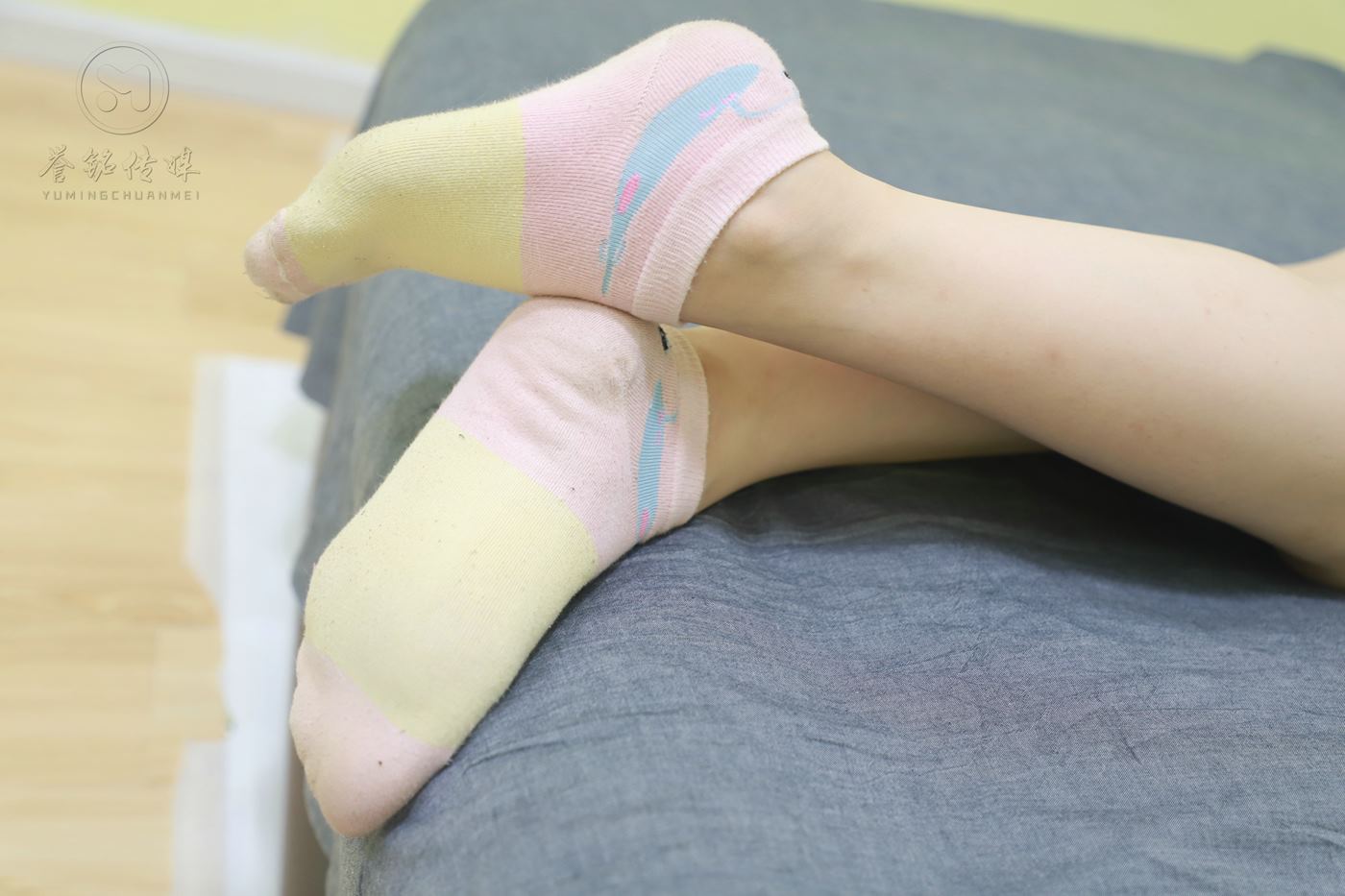 图片[80]-[誉铭传媒]袜足摄影 2019年 NO.038 牛仔短裤妹子的裸足[134P] – 速更版-美库