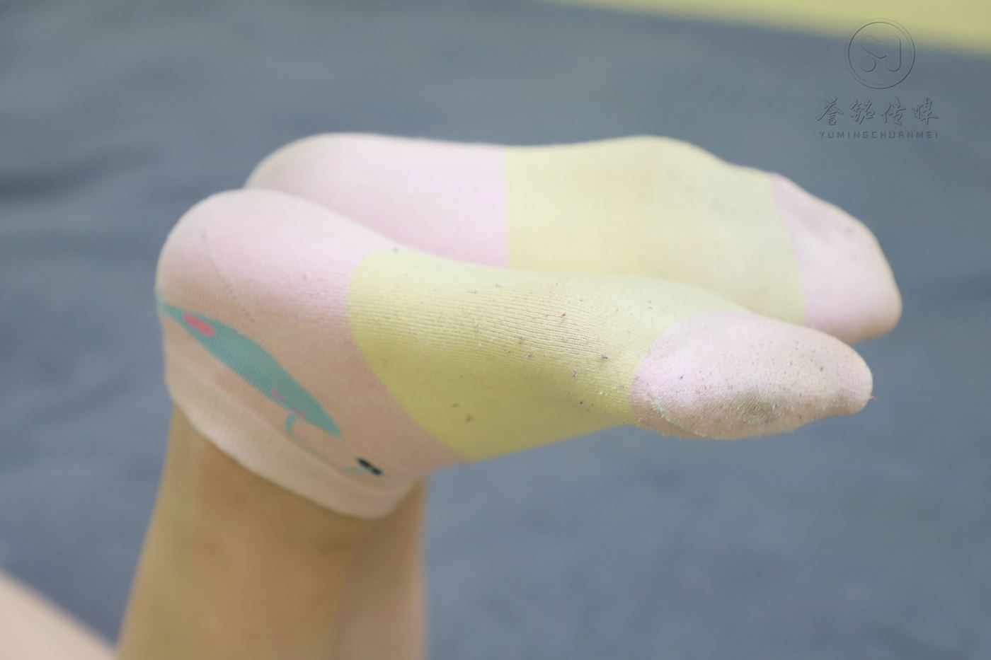 图片[85]-[誉铭传媒]袜足摄影 2019年 NO.038 牛仔短裤妹子的裸足[134P] – 速更版-美库