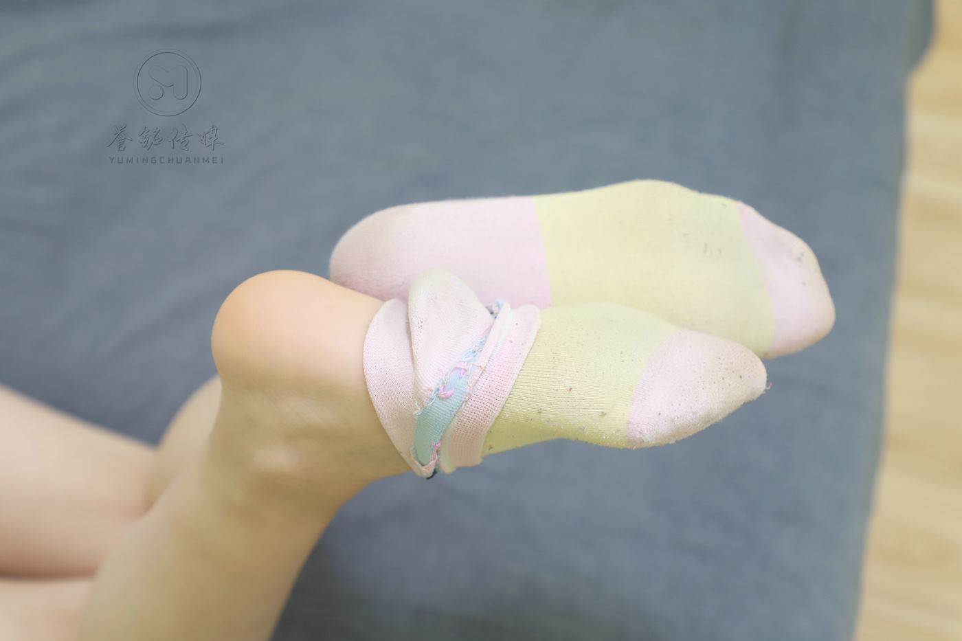 图片[89]-[誉铭传媒]袜足摄影 2019年 NO.038 牛仔短裤妹子的裸足[134P] – 速更版-美库