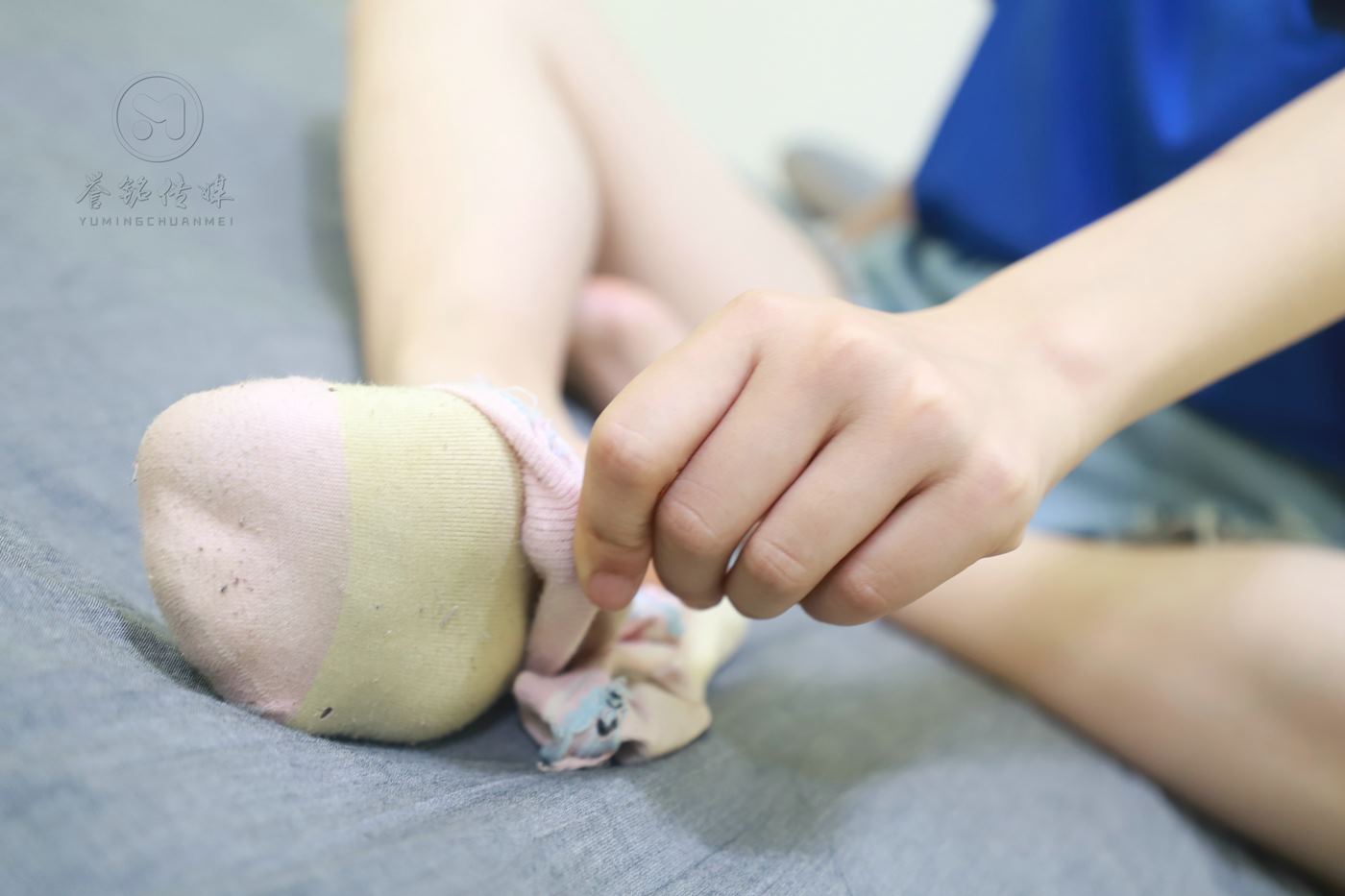 图片[109]-[誉铭传媒]袜足摄影 2019年 NO.038 牛仔短裤妹子的裸足[134P] – 速更版-美库