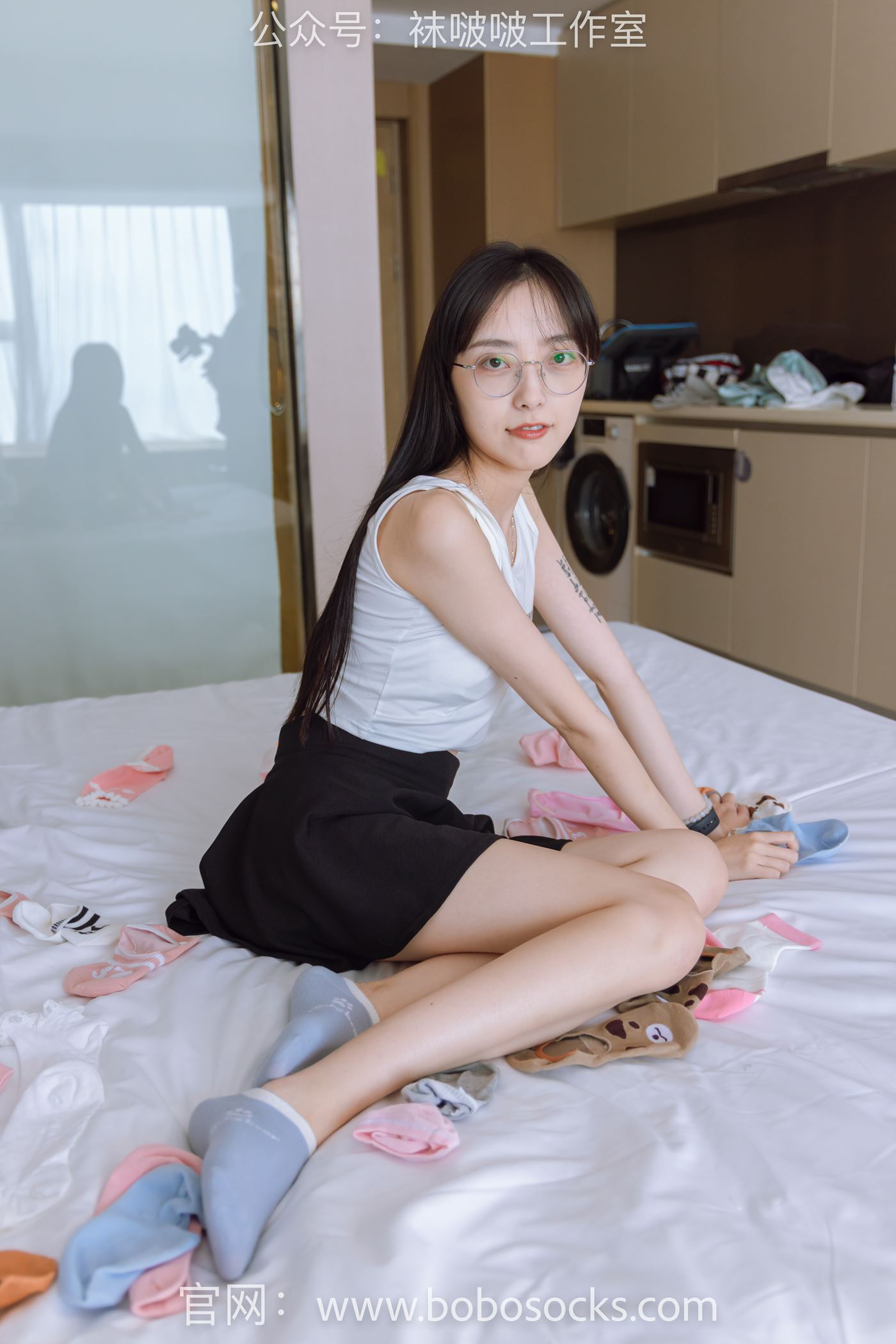 图片[31]-[BoBoSocks袜啵啵]NO.127 稚予-麦昆板鞋、两双自然穿旧棉袜、裸足 [139P] – 速更版-美库