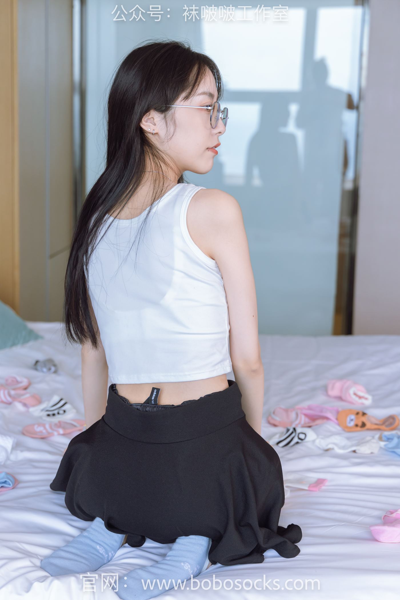 图片[39]-[BoBoSocks袜啵啵]NO.127 稚予-麦昆板鞋、两双自然穿旧棉袜、裸足 [139P] – 速更版-美库