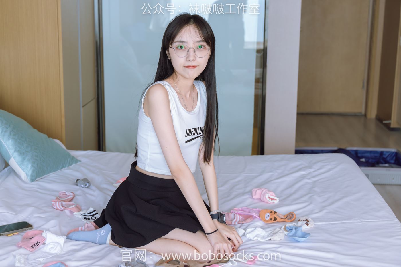 图片[40]-[BoBoSocks袜啵啵]NO.127 稚予-麦昆板鞋、两双自然穿旧棉袜、裸足 [139P] – 速更版-美库